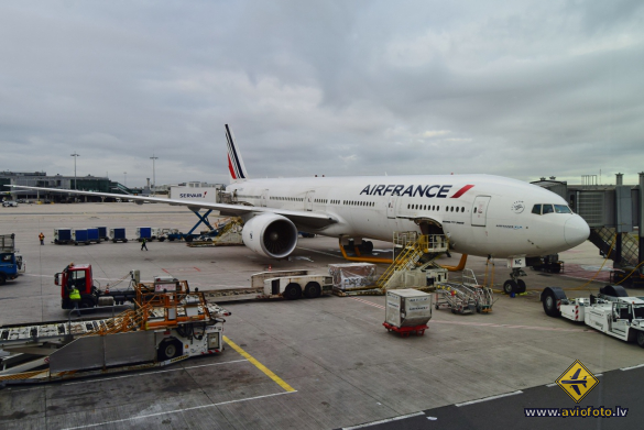 Boeing 777-328/ER